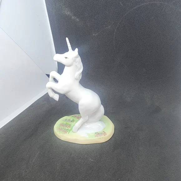 Porcelain Unicorn Figurine 🦄 - Picture 5 of 6